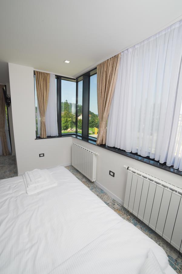 Motel Grand เวลิคา คลาดูชา ภายนอก รูปภาพ